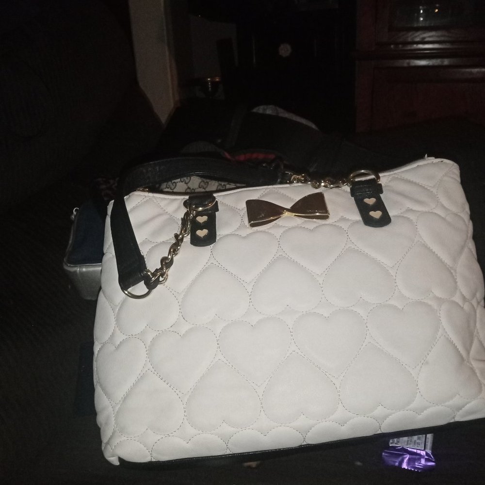 Betsey Johnson “Bumblebee” quilted heart handbag Betsey Johnson
